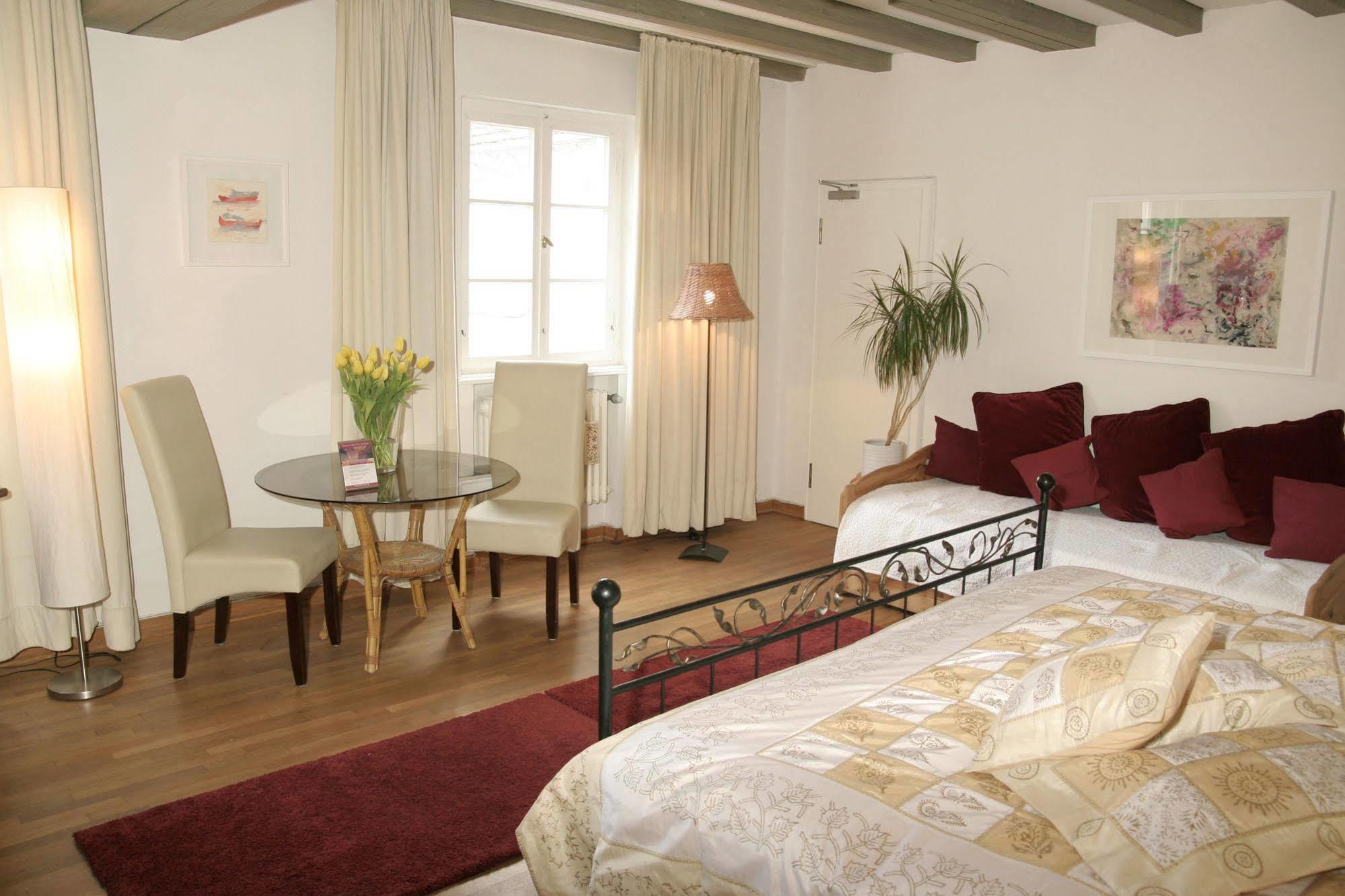 Rhein River Guesthouse - Direkt Am Rhein ليفركوزن المظهر الخارجي الصورة